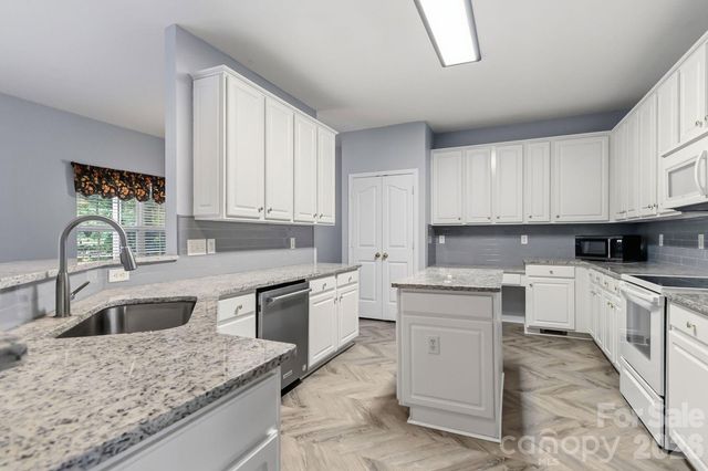 10606 Augustine Hill Lane, Charlotte, NC 28227