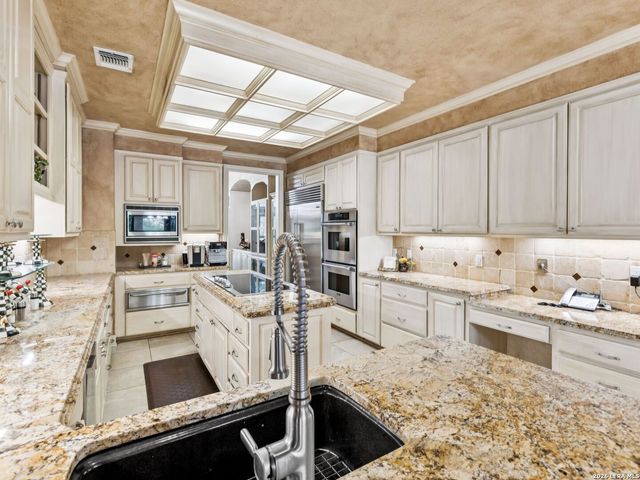2 Galleria Drive, San Antonio, TX 78257