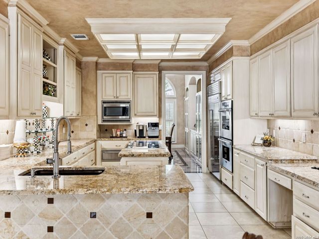2 Galleria Drive, San Antonio, TX 78257