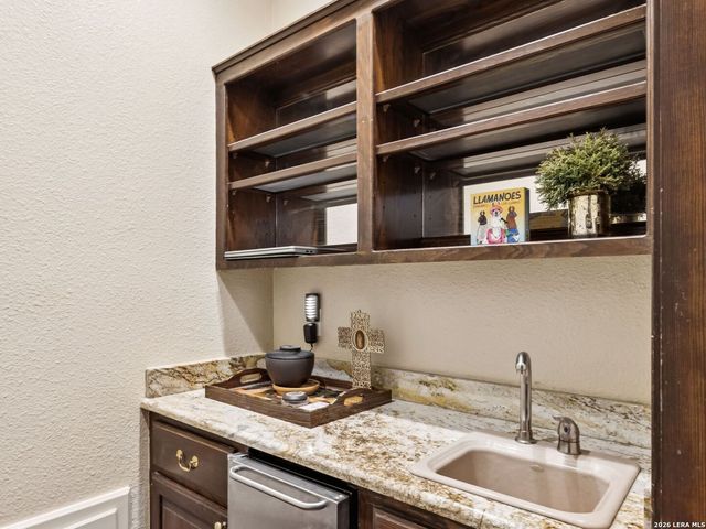 2 Galleria Drive, San Antonio, TX 78257