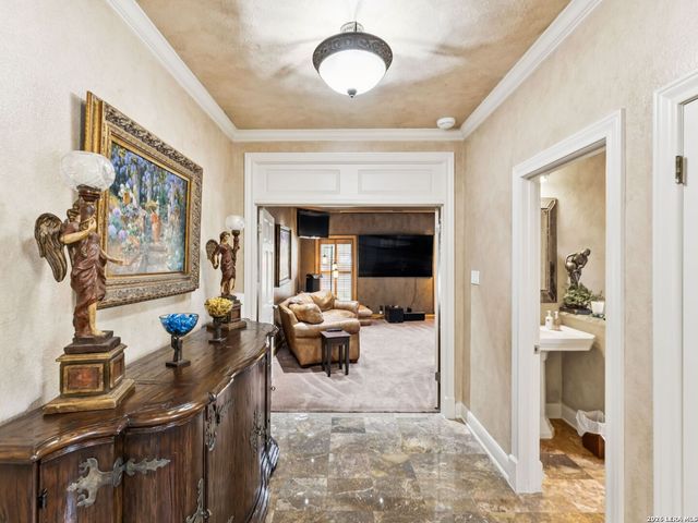 2 Galleria Drive, San Antonio, TX 78257