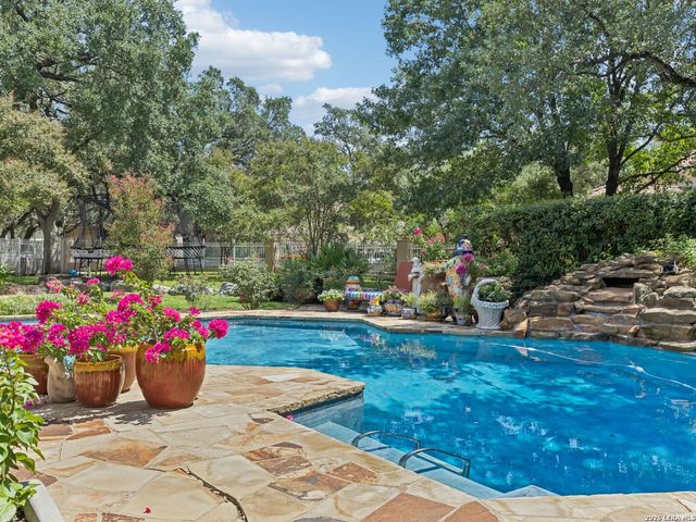2 Galleria Drive, San Antonio, TX 78257