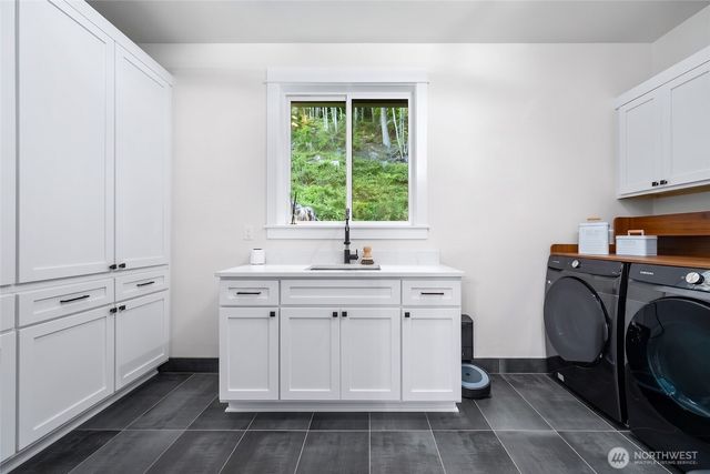 17345 Olympic Pl, Mount Vernon, WA 98274