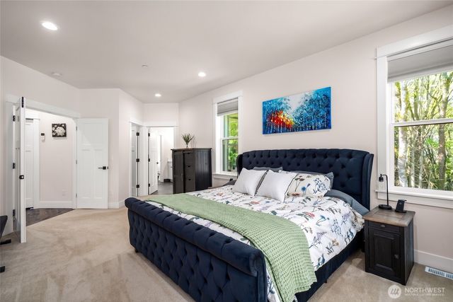 17345 Olympic Pl, Mount Vernon, WA 98274