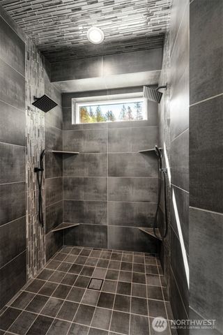 17345 Olympic Pl, Mount Vernon, WA 98274