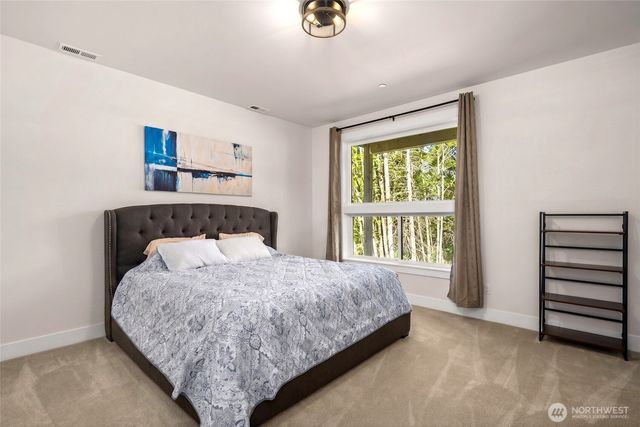 17345 Olympic Pl, Mount Vernon, WA 98274