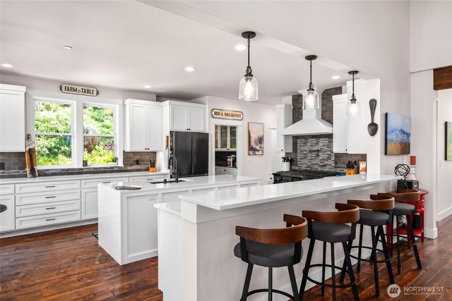 17345 Olympic Pl, Mount Vernon, WA 98274