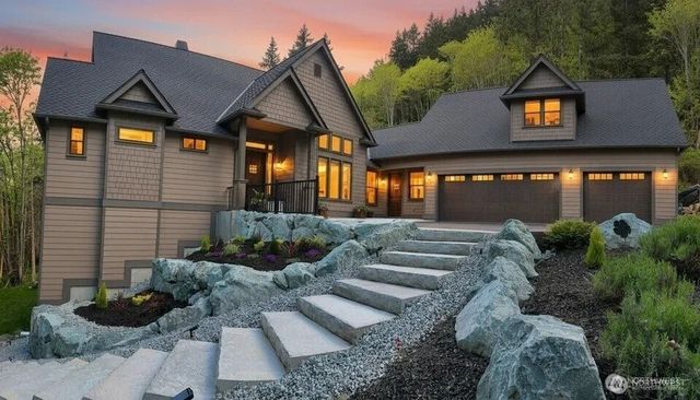17345 Olympic Pl, Mount Vernon, WA 98274