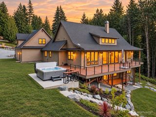 17345 Olympic Pl, Mount Vernon, WA 98274