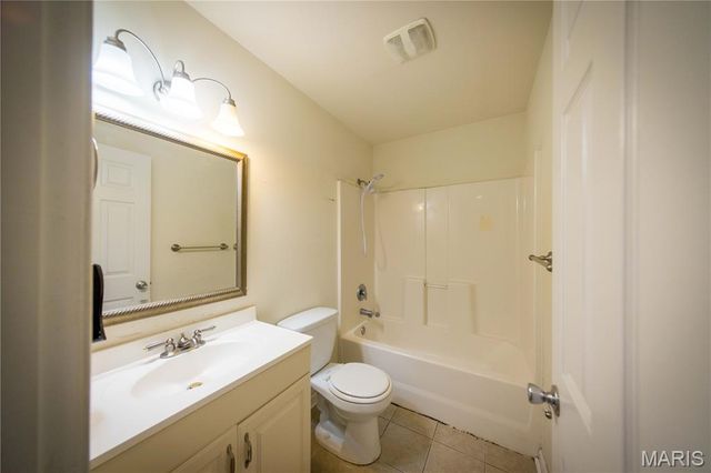 2204 Burns Avenue, Overland, MO 63114