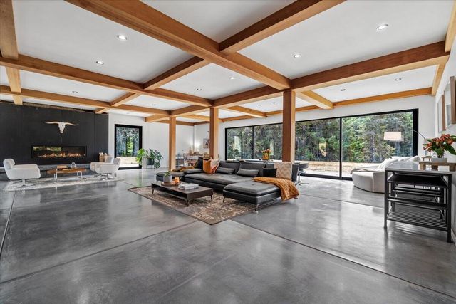 26000 Mattole Road, Ferndale, CA 95536