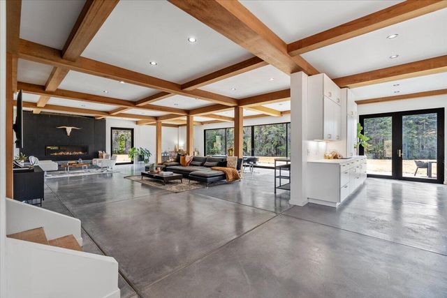 26000 Mattole Road, Ferndale, CA 95536