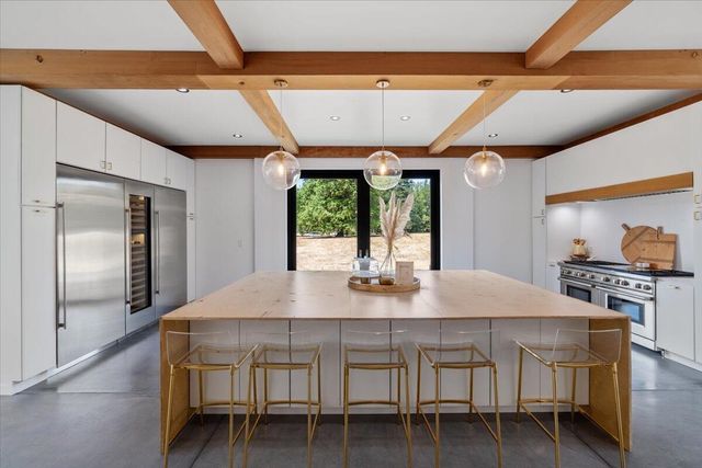 26000 Mattole Road, Ferndale, CA 95536