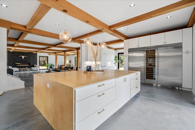 26000 Mattole Road, Ferndale, CA 95536