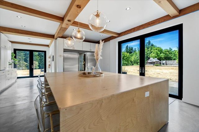 26000 Mattole Road, Ferndale, CA 95536