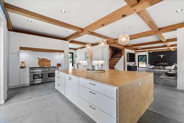 26000 Mattole Road, Ferndale, CA 95536