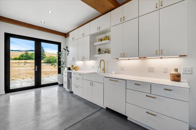 26000 Mattole Road, Ferndale, CA 95536