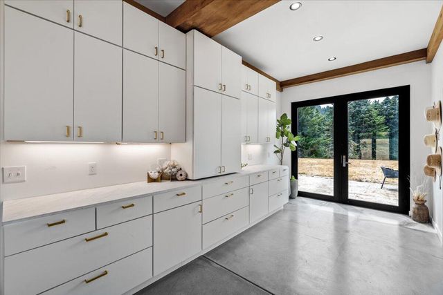 26000 Mattole Road, Ferndale, CA 95536