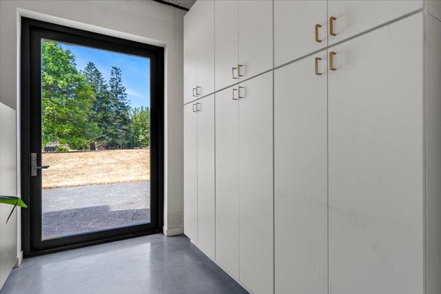 26000 Mattole Road, Ferndale, CA 95536