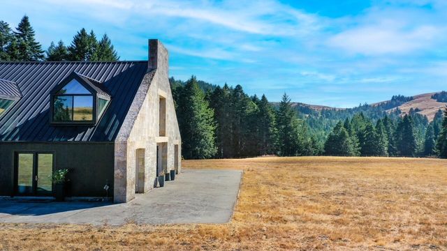 26000 Mattole Road, Ferndale, CA 95536