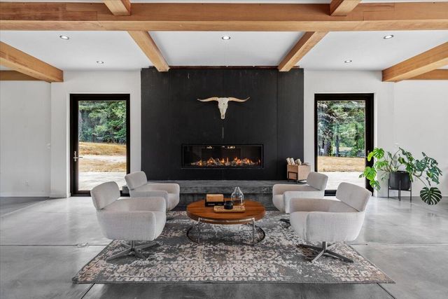 26000 Mattole Road, Ferndale, CA 95536