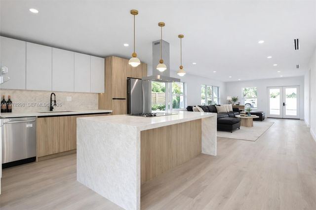 2416 NE 19th Ter, Wilton Manors, FL 33305