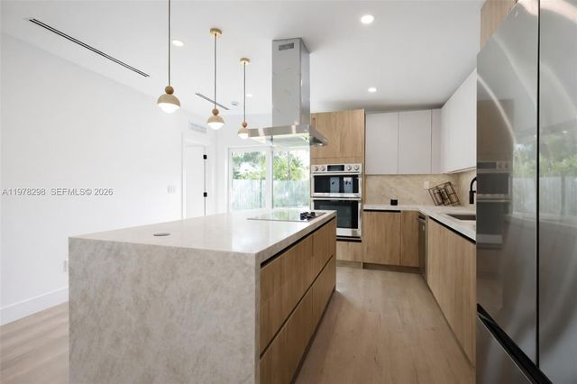 2416 NE 19th Ter, Wilton Manors, FL 33305