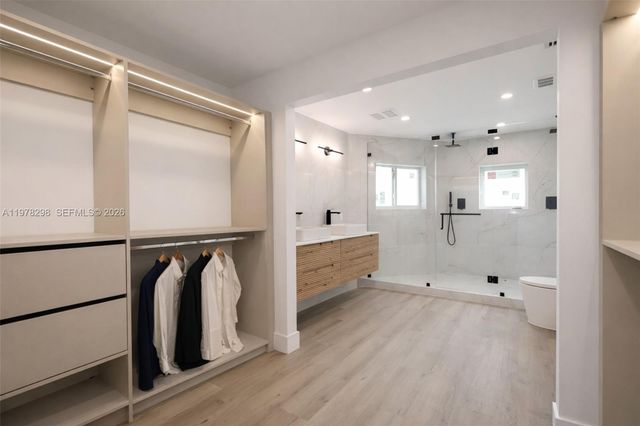 2416 NE 19th Ter, Wilton Manors, FL 33305