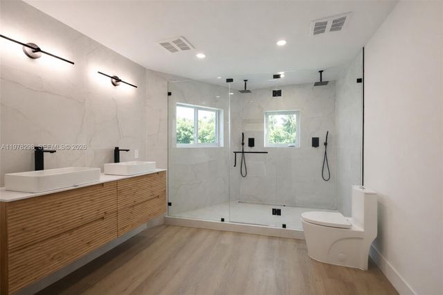 2416 NE 19th Ter, Wilton Manors, FL 33305