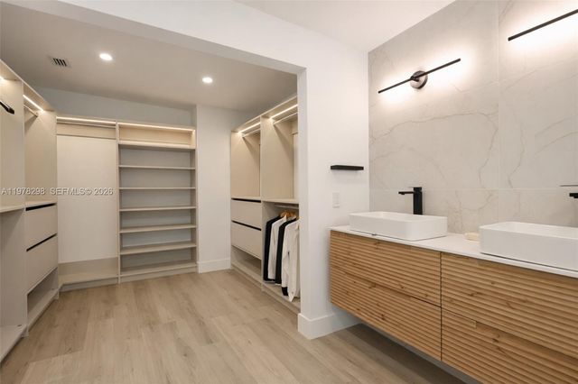 2416 NE 19th Ter, Wilton Manors, FL 33305