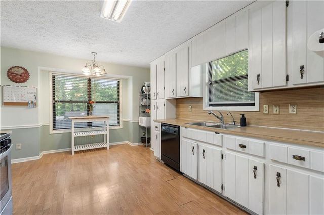 1179 Midland Drive NW, Acworth, GA 30102
