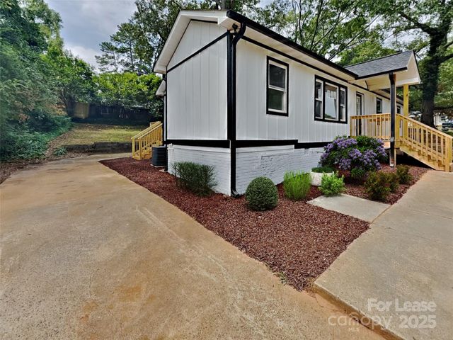 2633 Brentwood Place, Charlotte, NC 28208