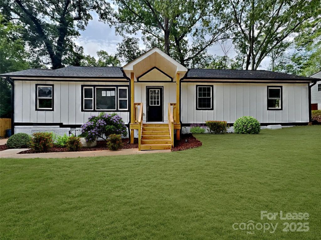 2633 Brentwood Place, Charlotte, NC 28208