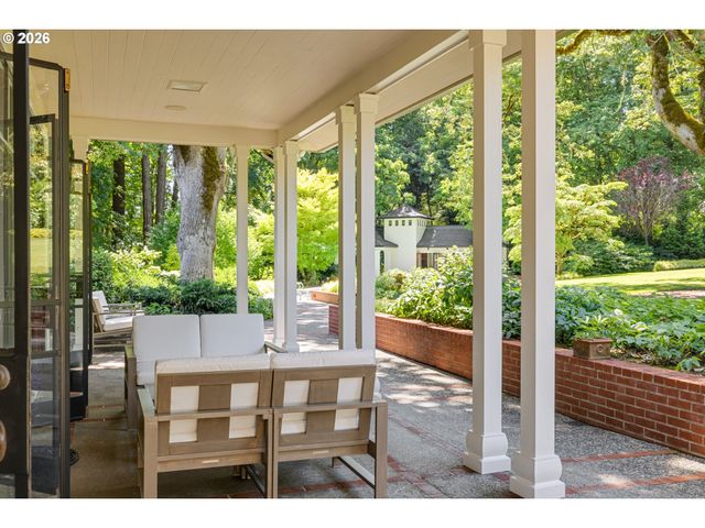 12727 S IRON MOUNTAIN Blvd, Portland, OR 97219