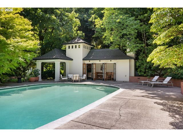 12727 S IRON MOUNTAIN Blvd, Portland, OR 97219