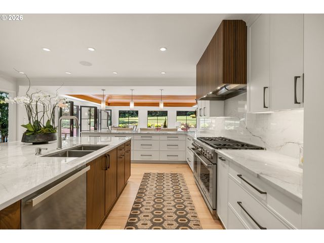 12727 S IRON MOUNTAIN Blvd, Portland, OR 97219