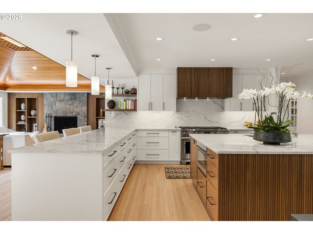 12727 S IRON MOUNTAIN Blvd, Portland, OR 97219
