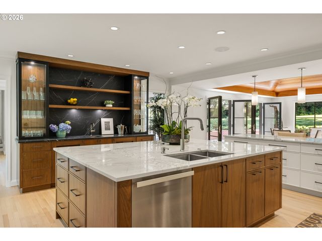 12727 S IRON MOUNTAIN Blvd, Portland, OR 97219