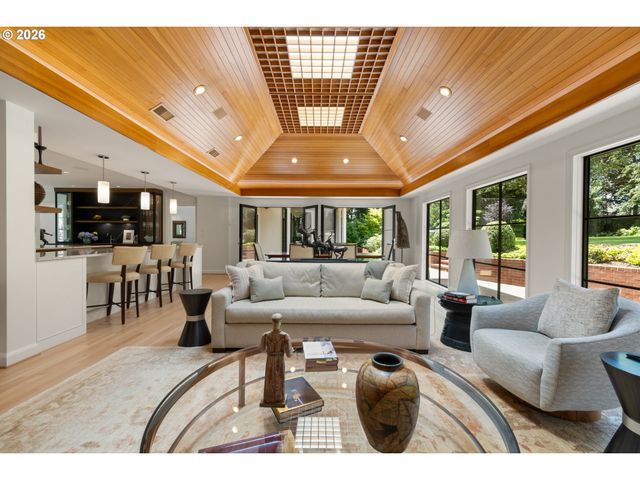 12727 S IRON MOUNTAIN Blvd, Portland, OR 97219