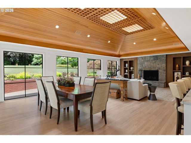 12727 S IRON MOUNTAIN Blvd, Portland, OR 97219