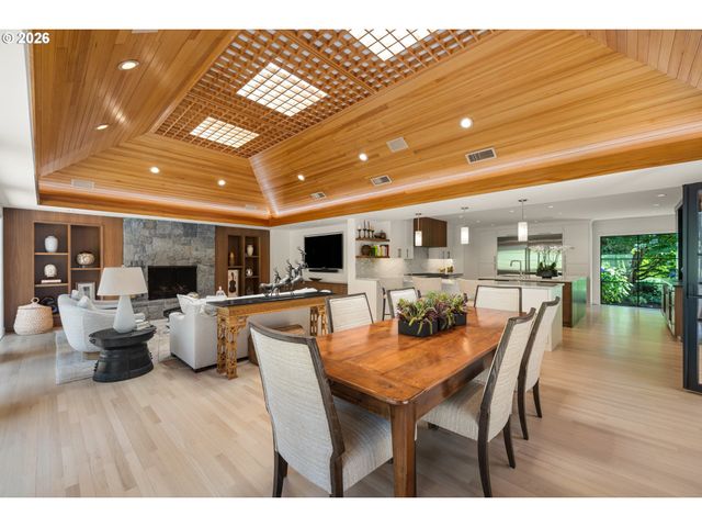 12727 S IRON MOUNTAIN Blvd, Portland, OR 97219