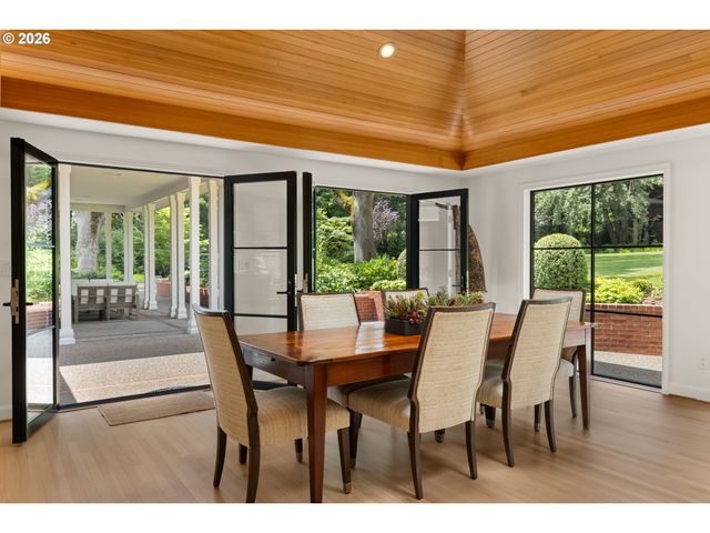 12727 S IRON MOUNTAIN Blvd, Portland, OR 97219