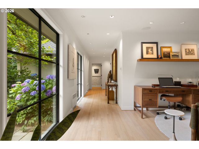 12727 S IRON MOUNTAIN Blvd, Portland, OR 97219