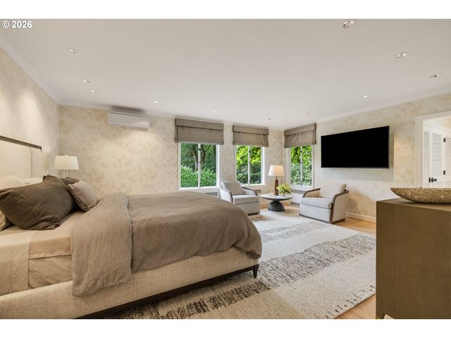 12727 S IRON MOUNTAIN Blvd, Portland, OR 97219