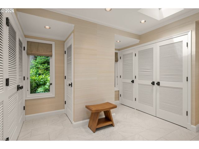 12727 S IRON MOUNTAIN Blvd, Portland, OR 97219