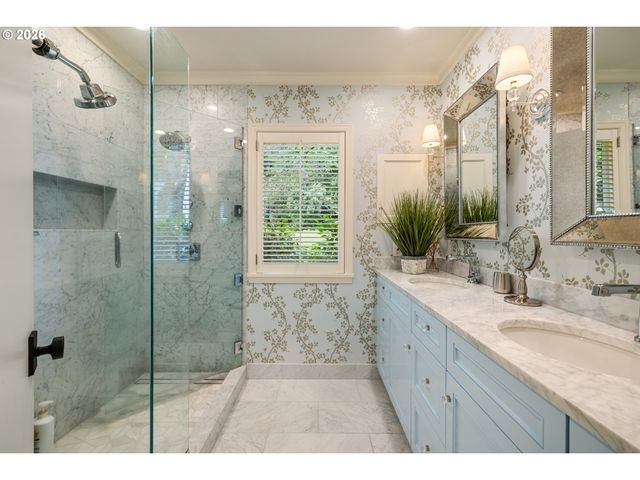 12727 S IRON MOUNTAIN Blvd, Portland, OR 97219