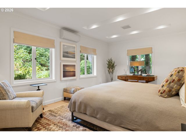 12727 S IRON MOUNTAIN Blvd, Portland, OR 97219