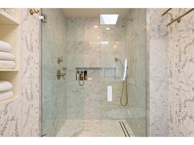 12727 S IRON MOUNTAIN Blvd, Portland, OR 97219