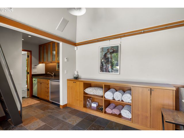 12727 S IRON MOUNTAIN Blvd, Portland, OR 97219