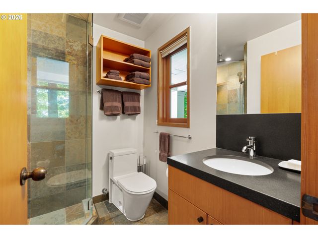 12727 S IRON MOUNTAIN Blvd, Portland, OR 97219